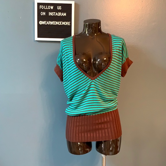 Deep V stripped T-Shirt - Picture 1 of 6